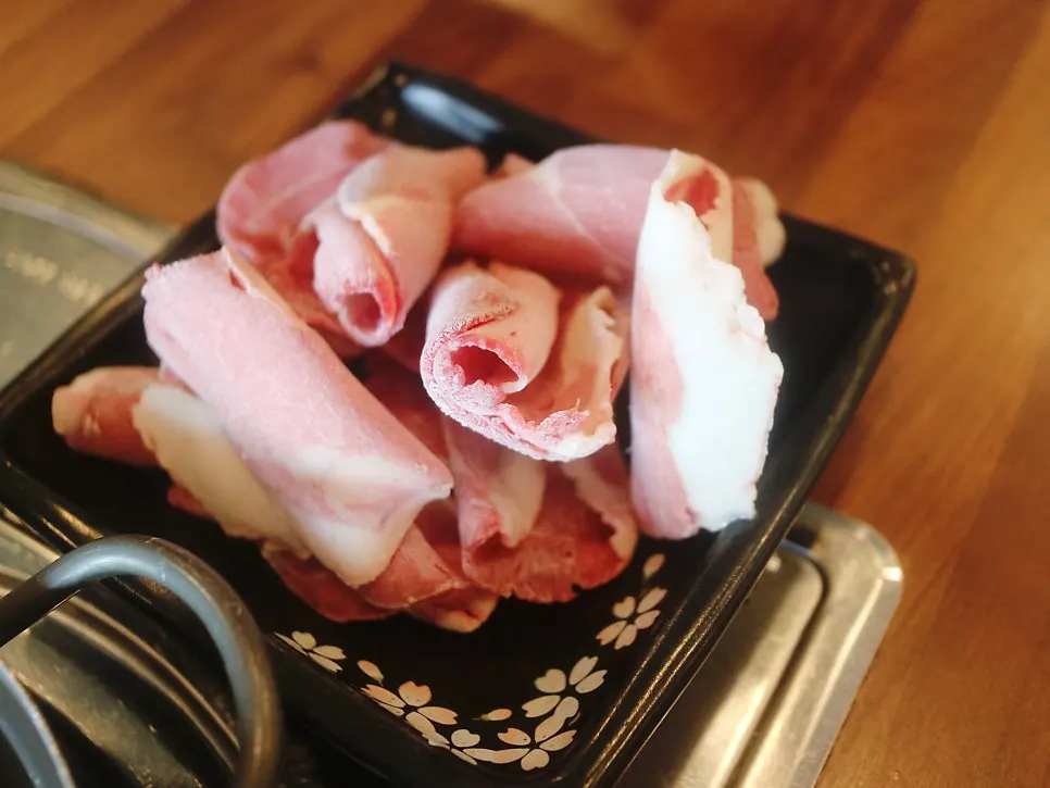 Horse meat shabu-shabu in vegetable broth