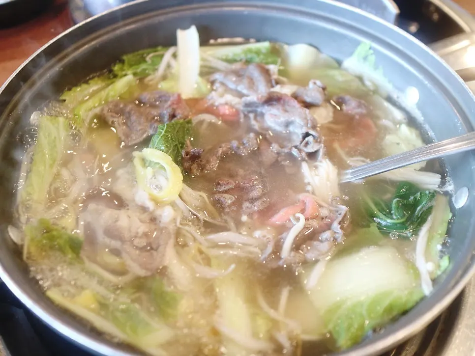 Horse meat shabu-shabu in vegetable broth