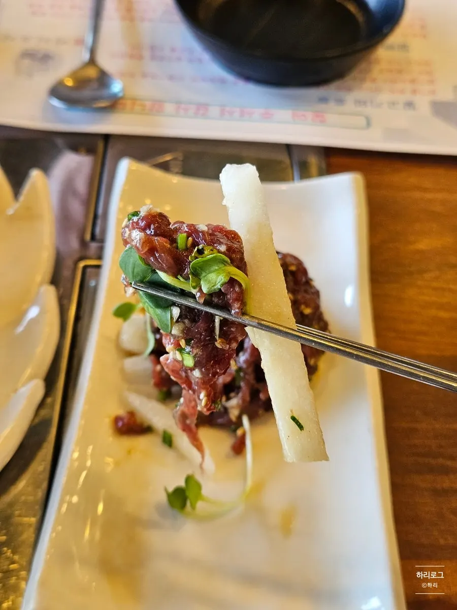 Soy-seasoned horse-meat yukhoe
