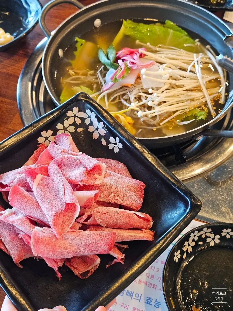 Horse-meat shabu-shabu in horse-bone broth