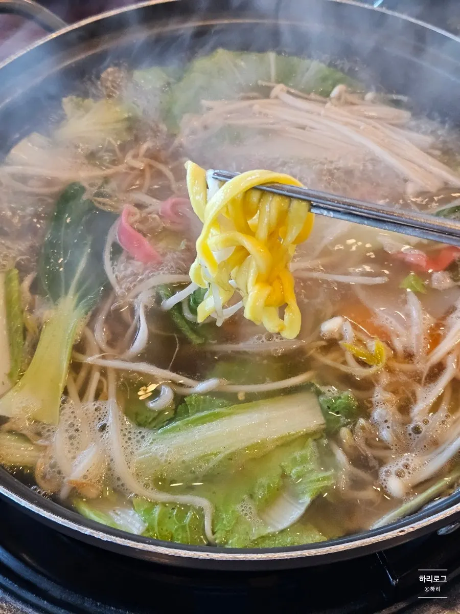 Goji berry and citrus kalguksu noodles