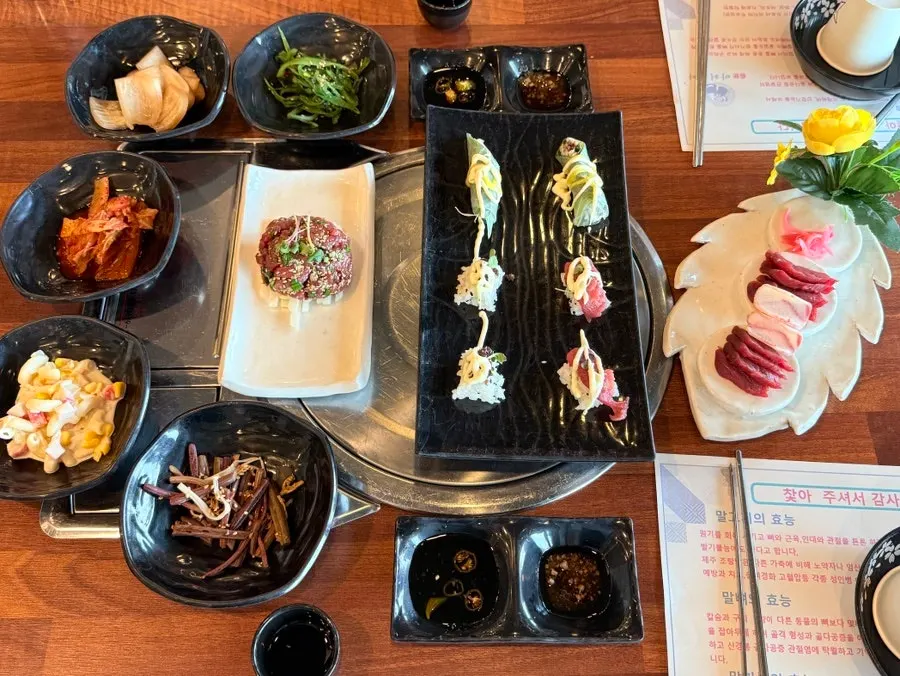 馬肉生馬肉與生魚片拼盤