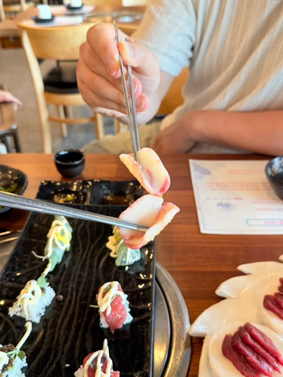 生魚片附上的一片牛胸肉