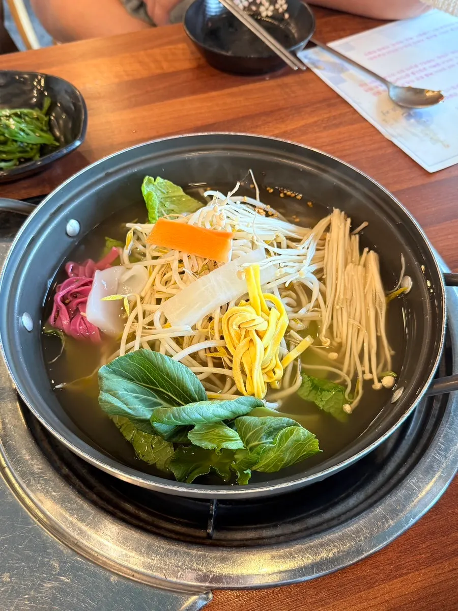 租亞全餐各道菜的擺盤照