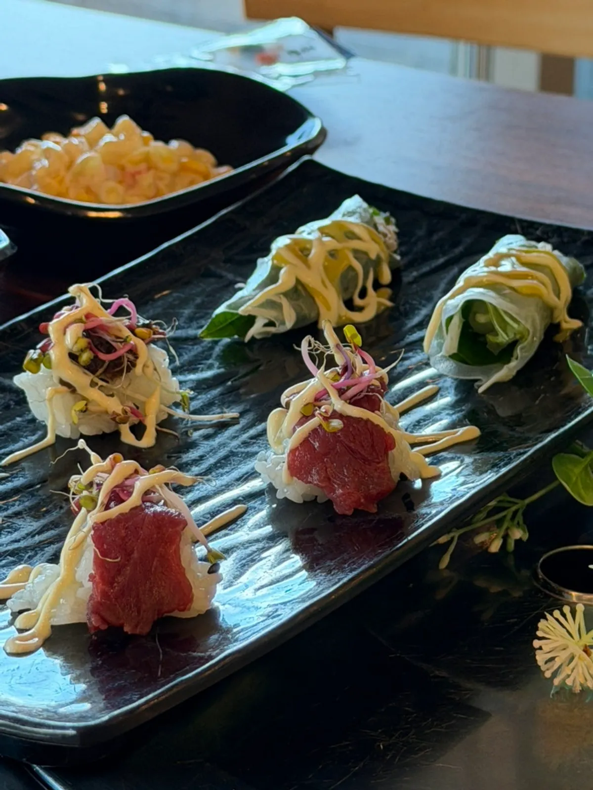 馬肉壽司與捲製馬肉