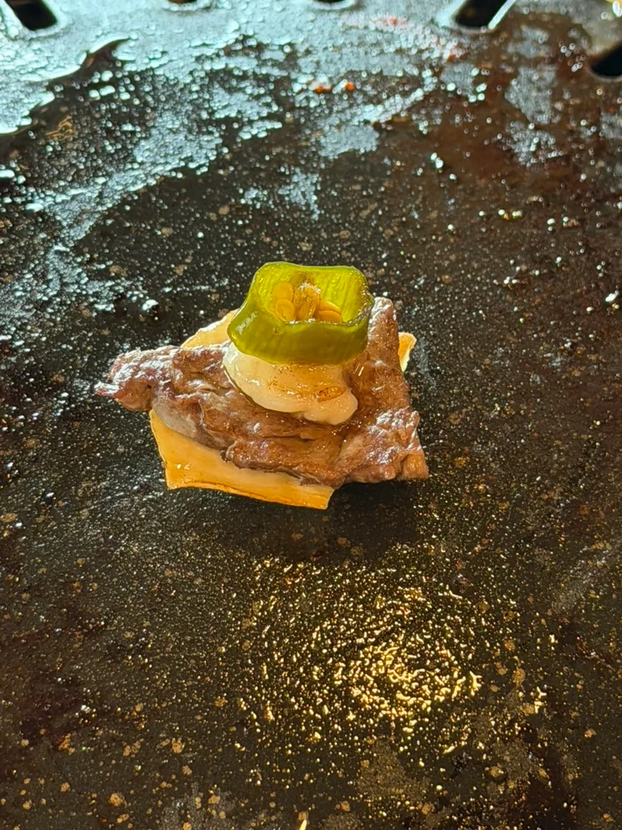 馬肉搭配脂肪與香菇的三合吃法