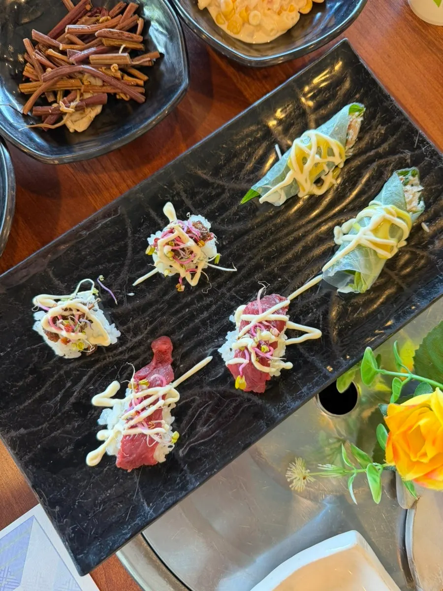 吃完馬里造亞馬肉全餐後的桌面