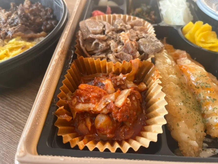 Jungmun lunch box good for sharing small bites