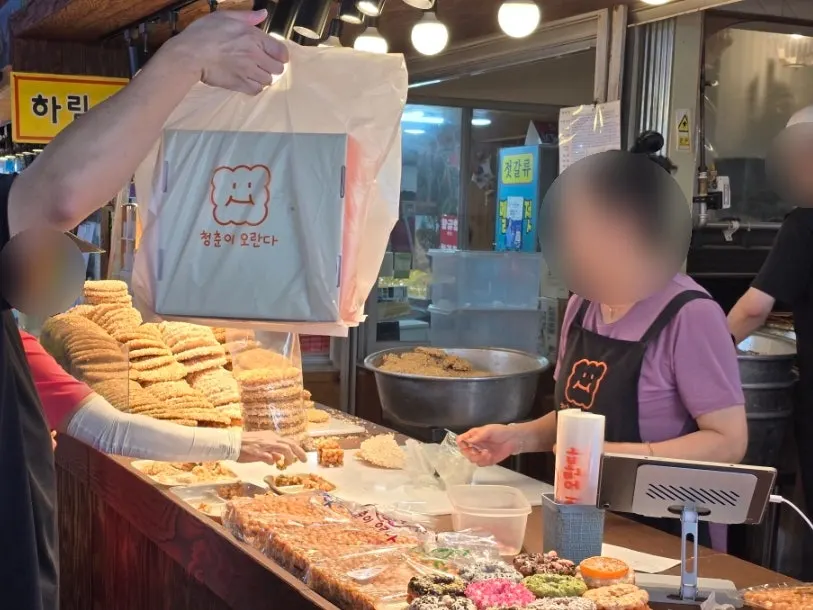 제주 동문시장 전통과자 매장