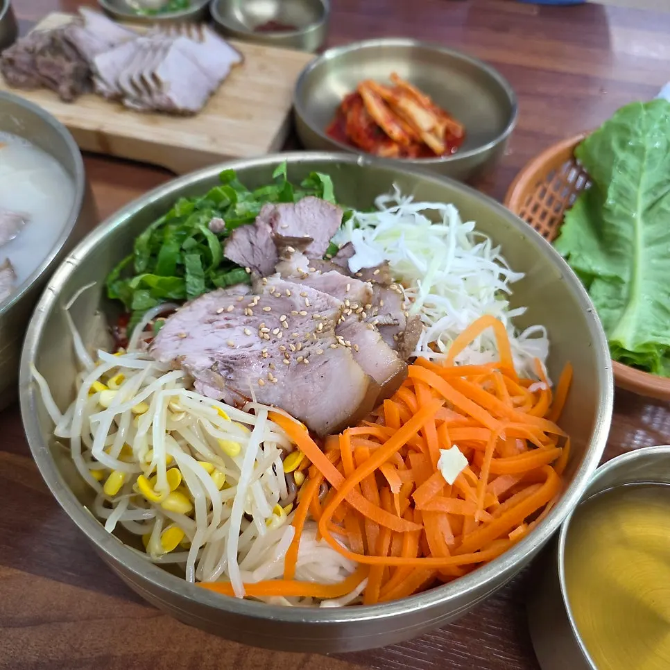 Thick, soft noodles in pork noodle soup
