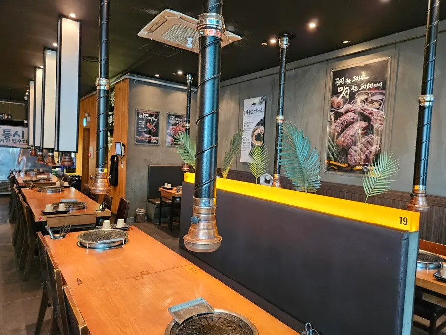 Wide open interior of Jeju Monteurak