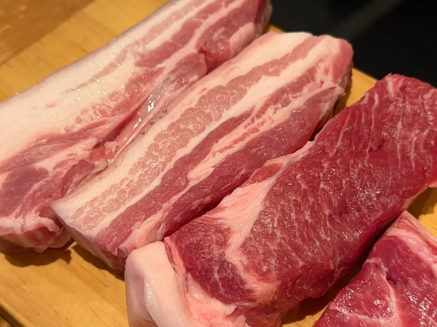 Raw plate of black pork belly 300g and shoulder 180g