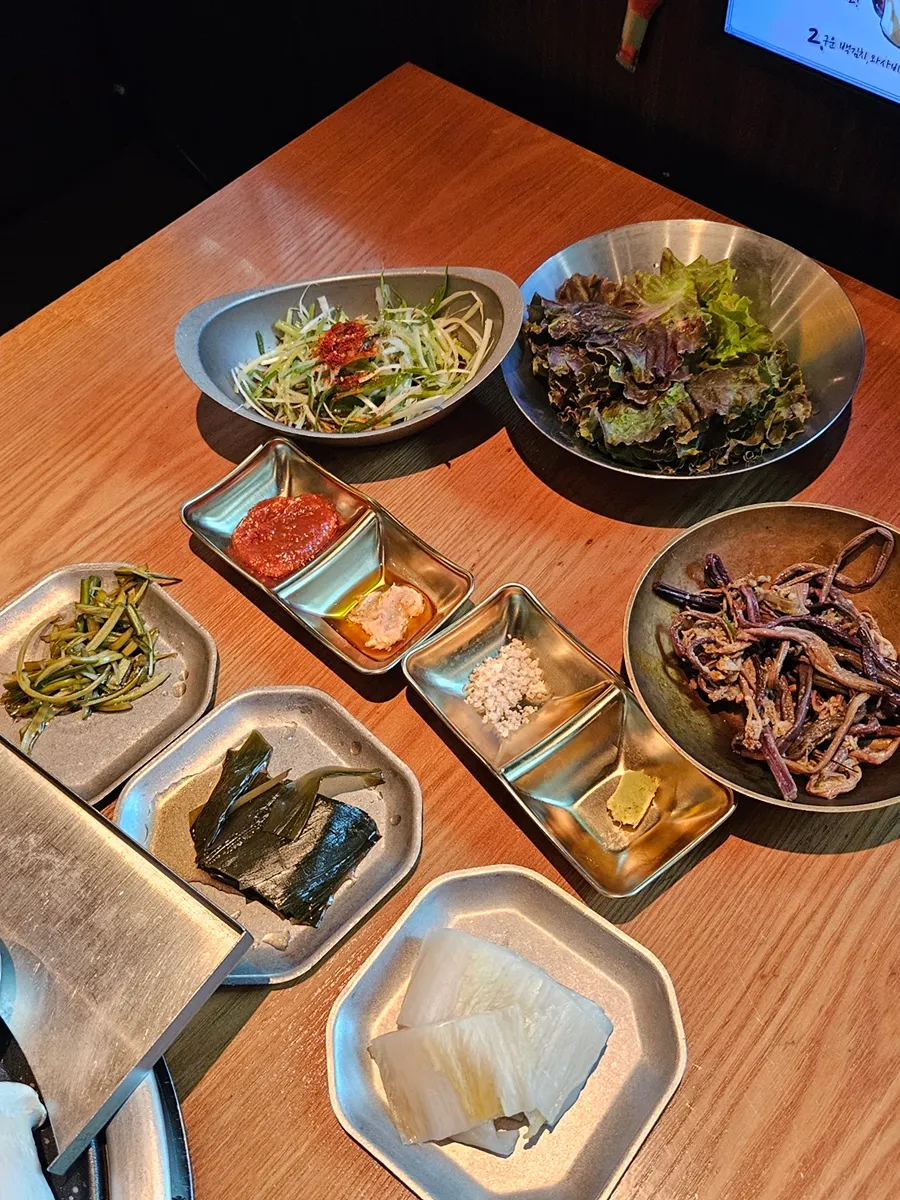 Table set with side dishes