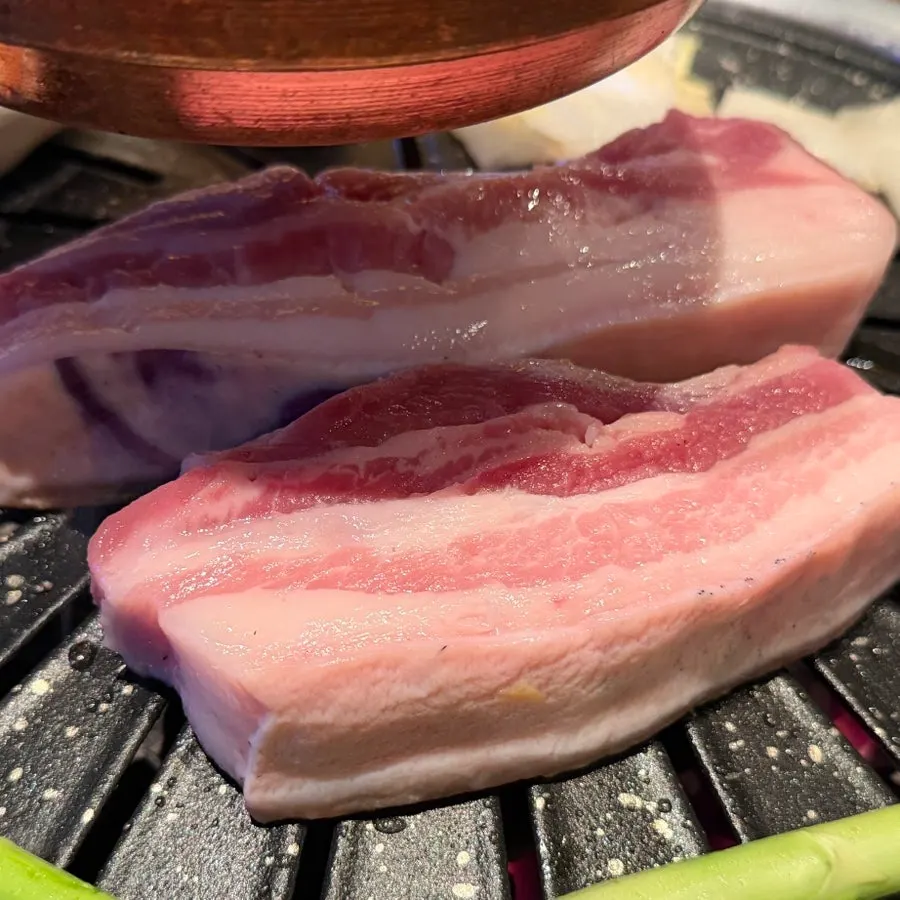 Cross-section of belly showing even ratio of lean meat and fat