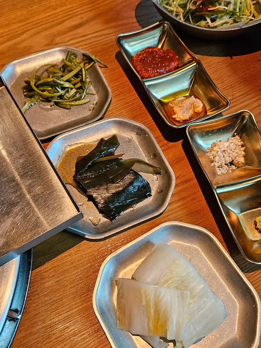 Side dishes including perilla oil shrimp sauce