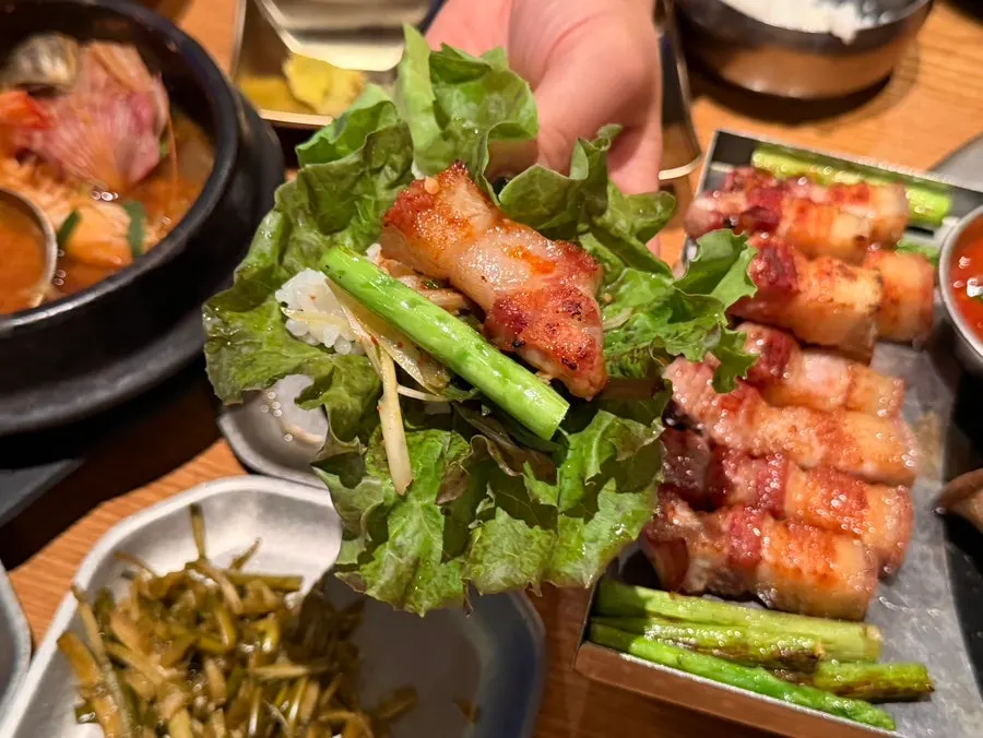 Golden-grilled pieces of belly meat