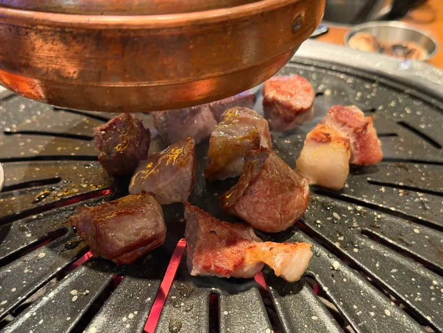 Thick-cut black pork shoulder grilling