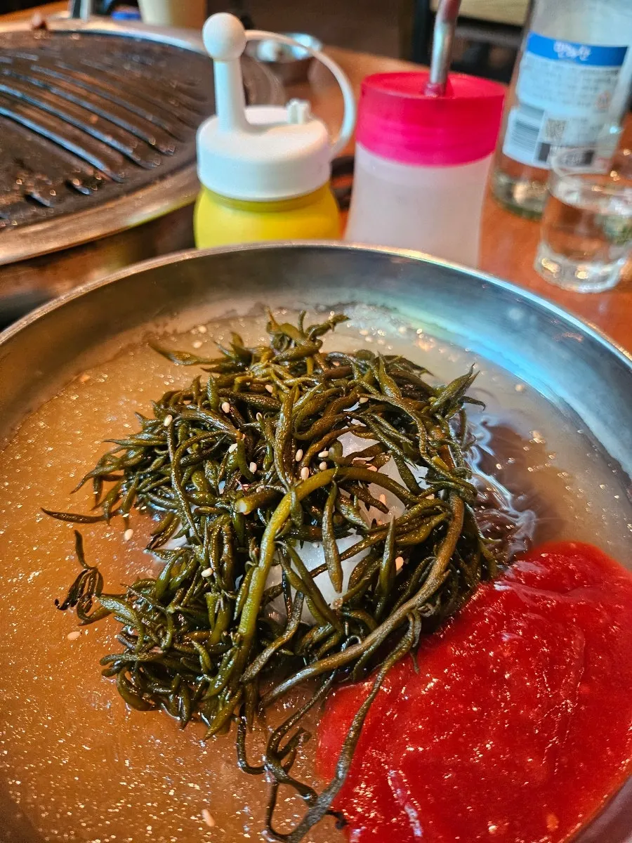 톳이 듬뿍 올라간 시원한 톳 냉면