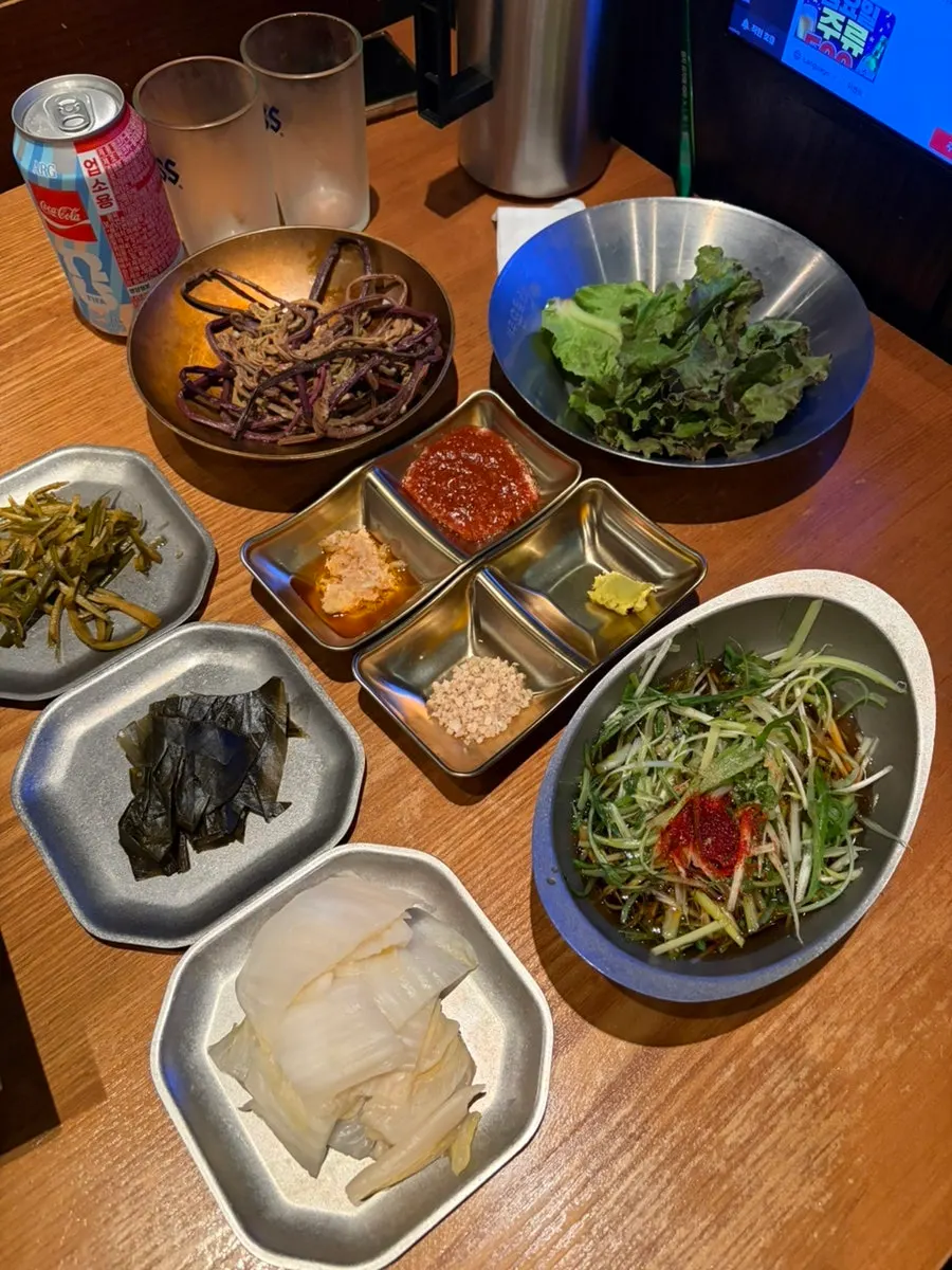Side dishes served with the Jeju Bansang set