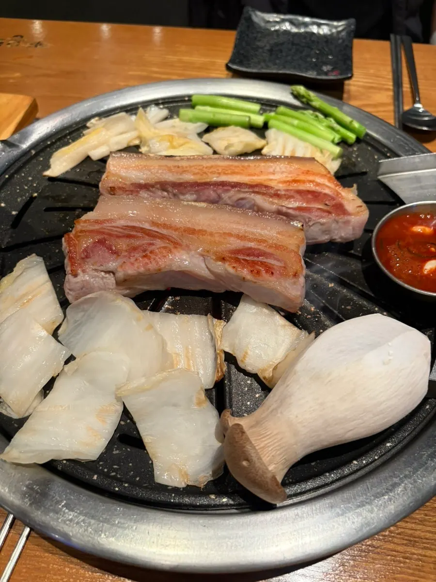 Table with the Jeju Bansang set and kimchi jjigae