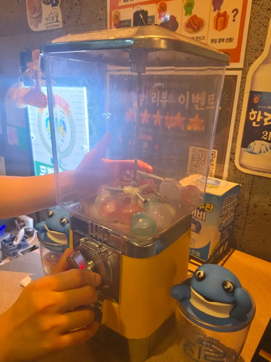 Capsule draw machine offered for writing a Naver review