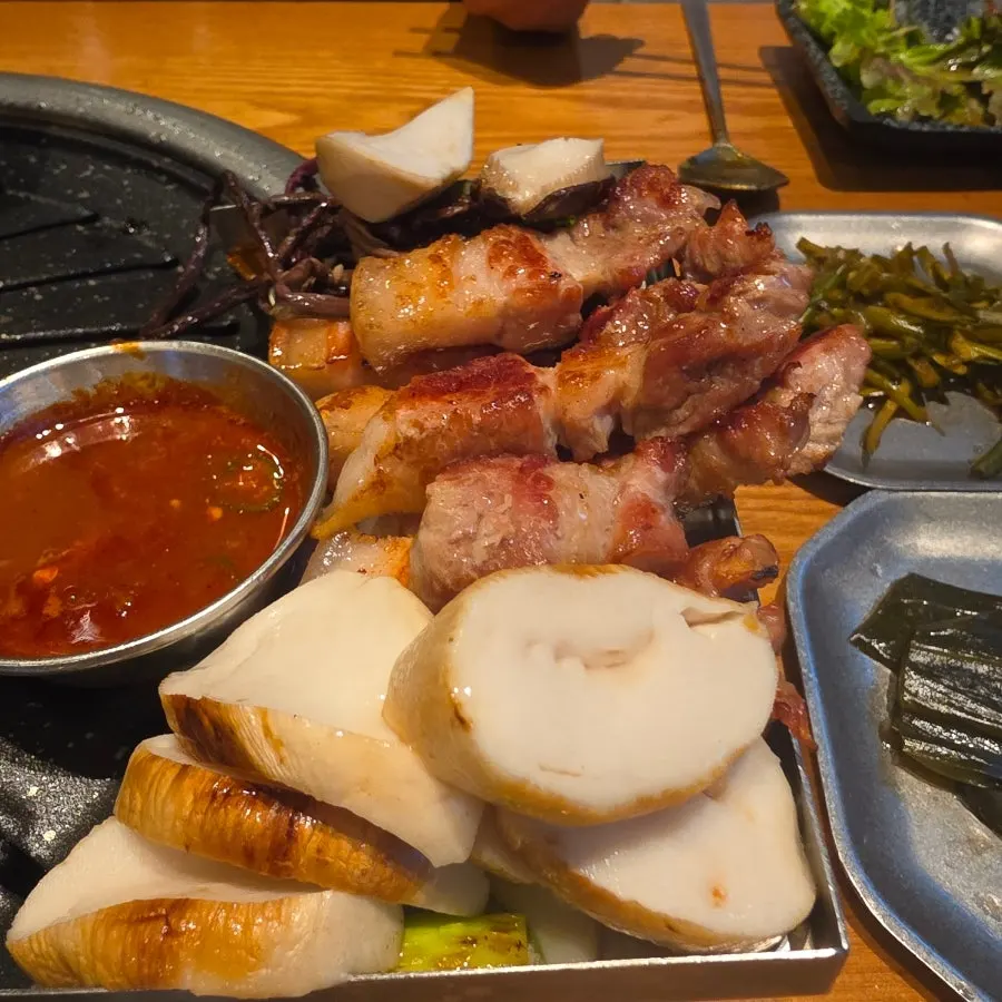 덩어리째 숯불에 올라간 갈매기살