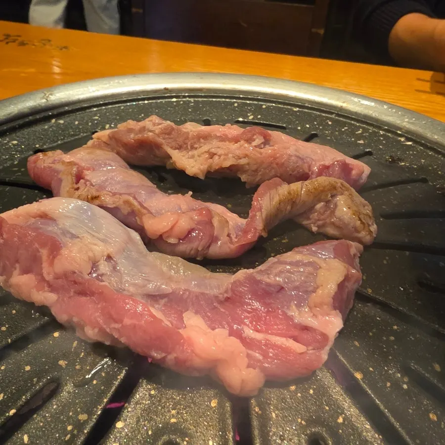 잘라서 철판에 옮긴 갈매기살