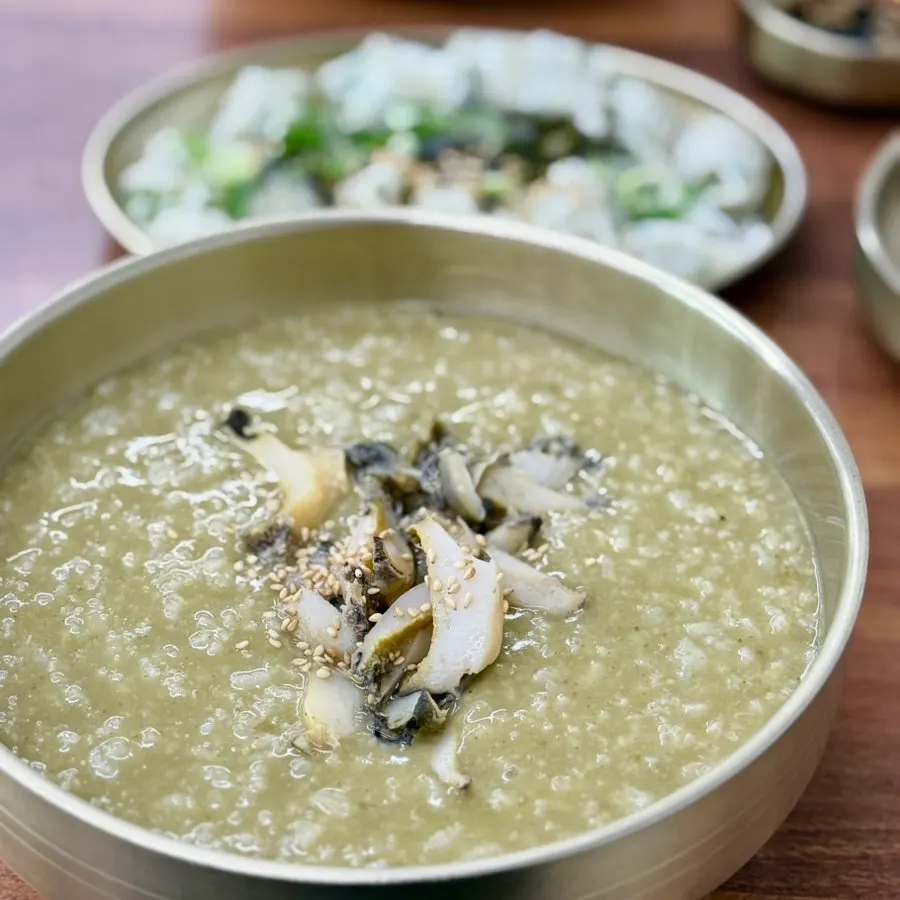 Full spread of pork noodles, abalone porridge and water dumplings