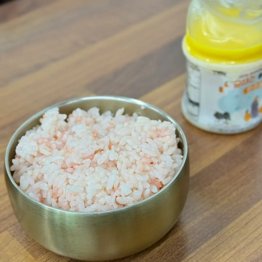 A bowl of rice made with red yeast rice