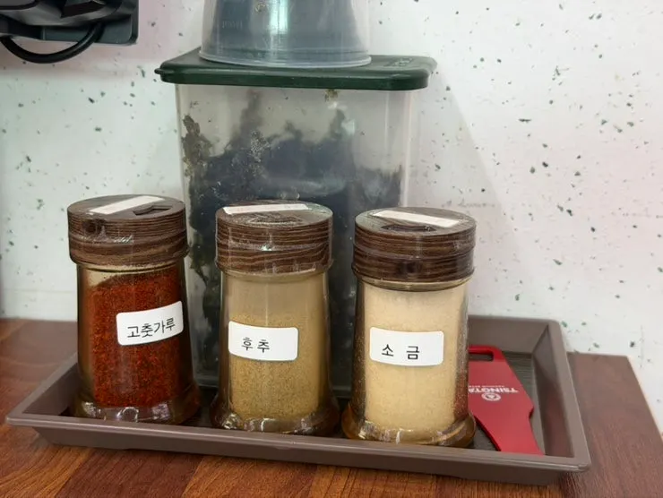 뽀얀 국물의 면주막 고기국수