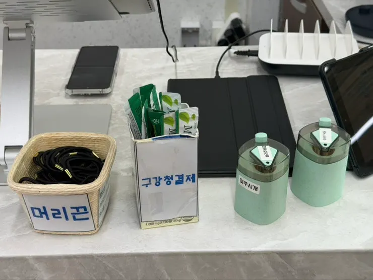 고춧가루와 후추로 간을 조절한 고기국수