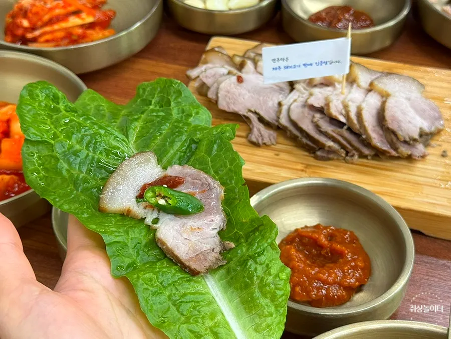 돔베고기가 올라간 면주막 고기국수