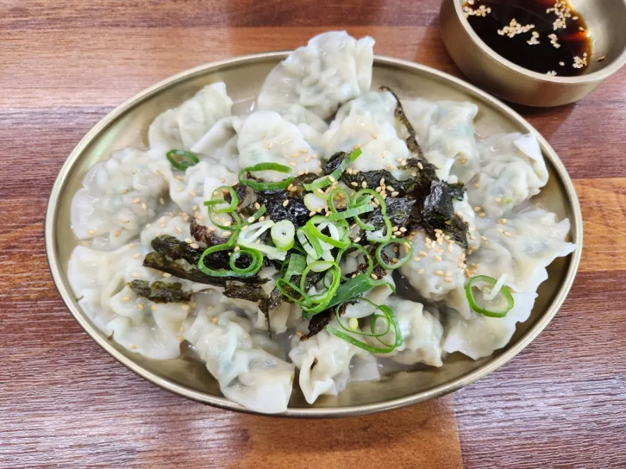 먼저 나온 사이드메뉴 물만두