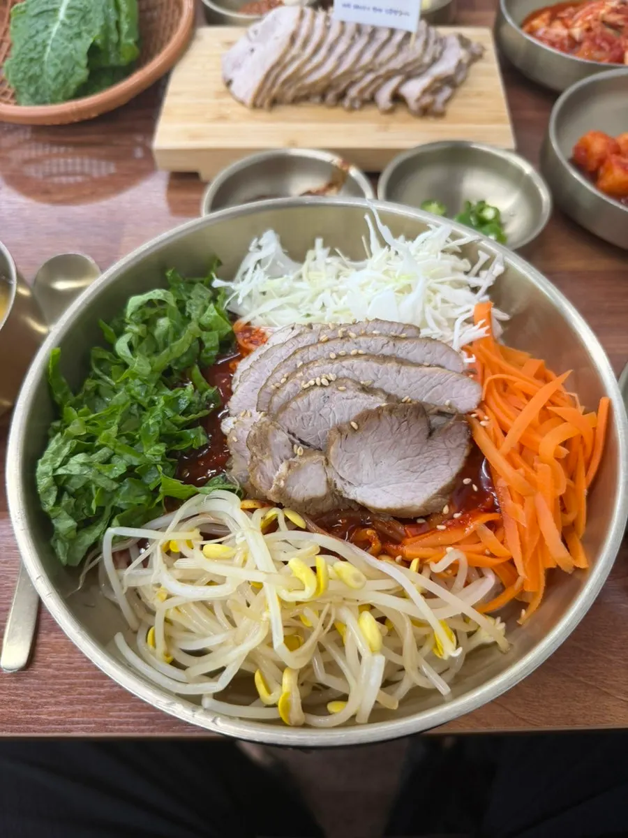 고기국수와 돔베고기 한상차림