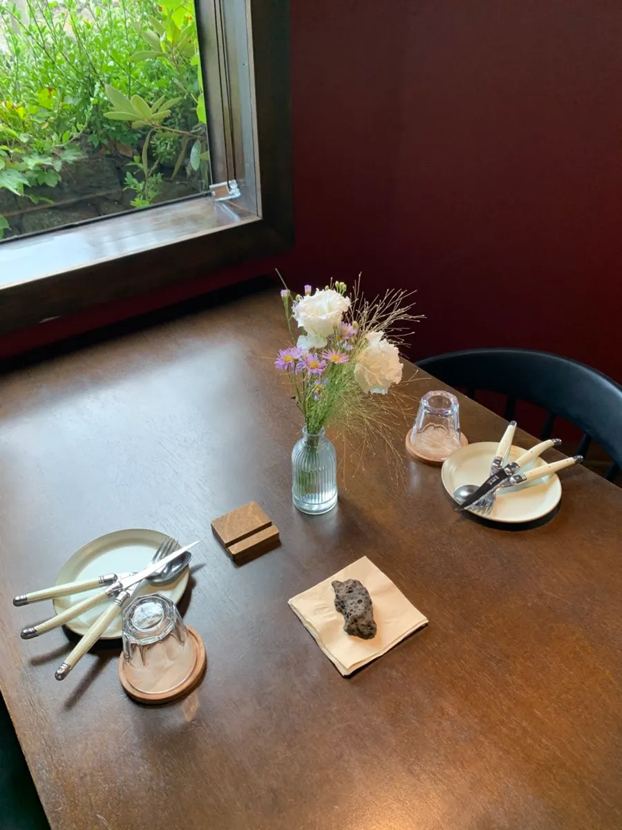 Card and table setting