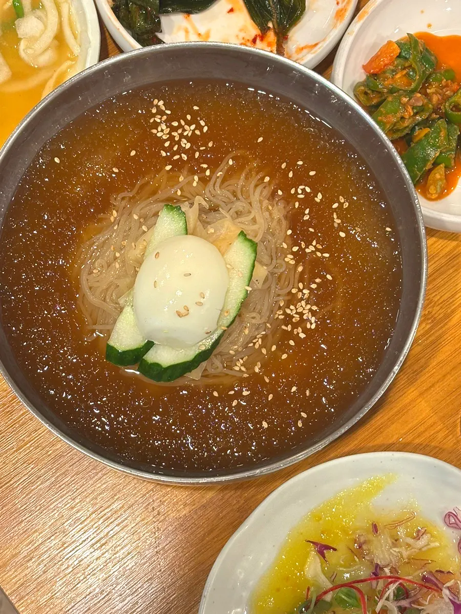 깻잎에 싸 먹는 숯불 흑돼지