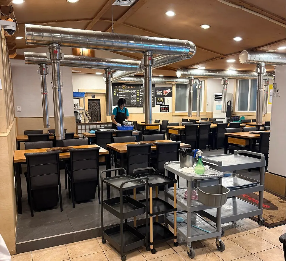 Spacious, comfortable dining hall seating