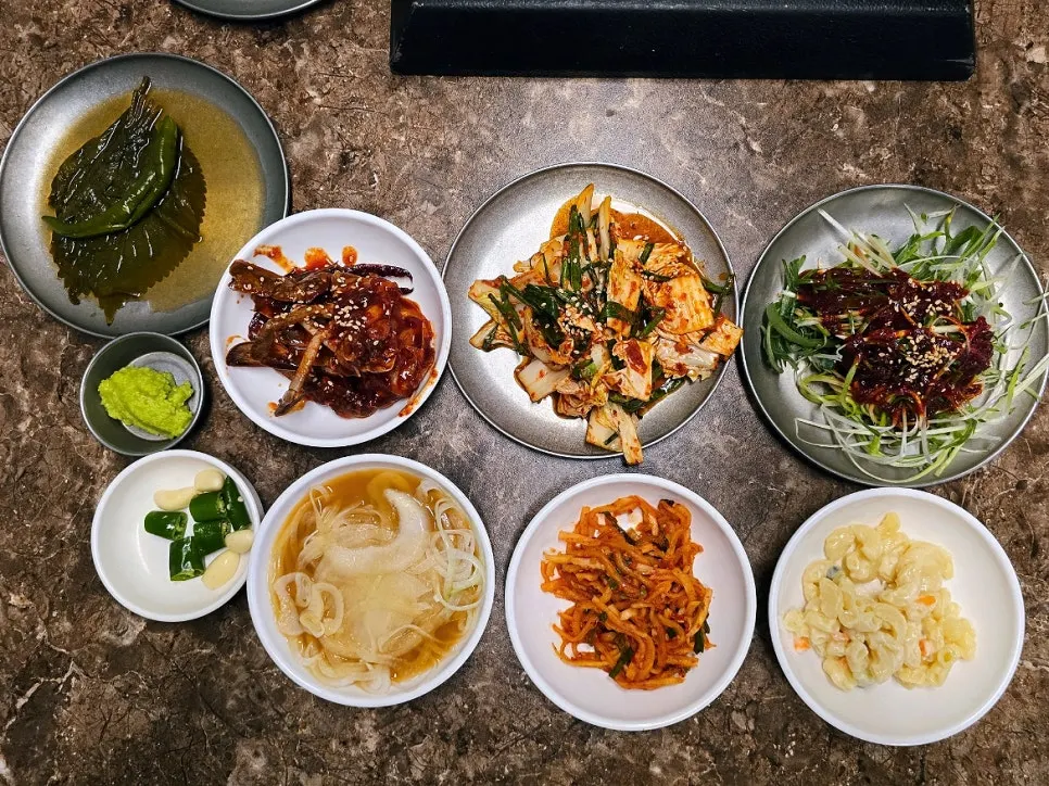 Full spread of basic side dishes at Pork80
