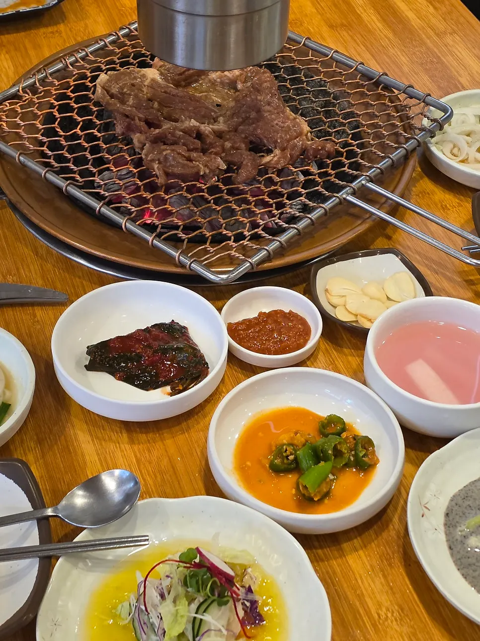 Basic side dish spread at Jeju Boncham Sutbul Galbi
