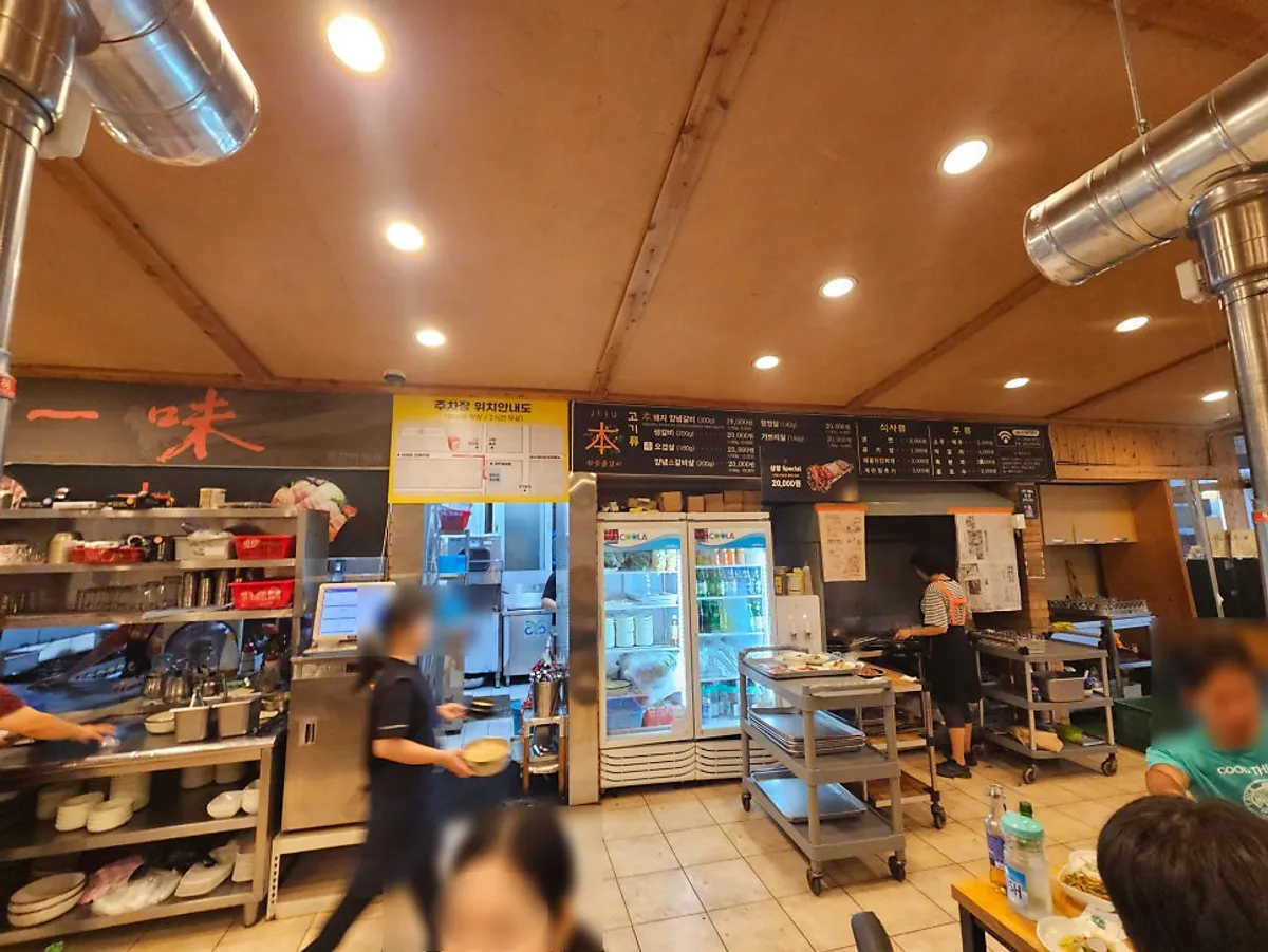 Spacious, clean interior of Jeju Boncham Sutbul Galbi