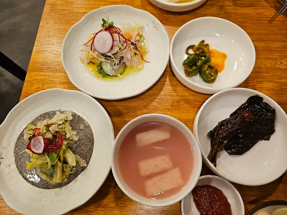 Raw meat set out for charcoal grilling