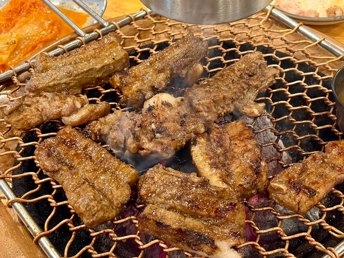 Plate of pre-seared seasoned ribs