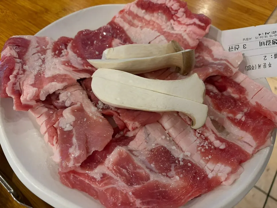 Fresh ribs and doenjang-jjigae order