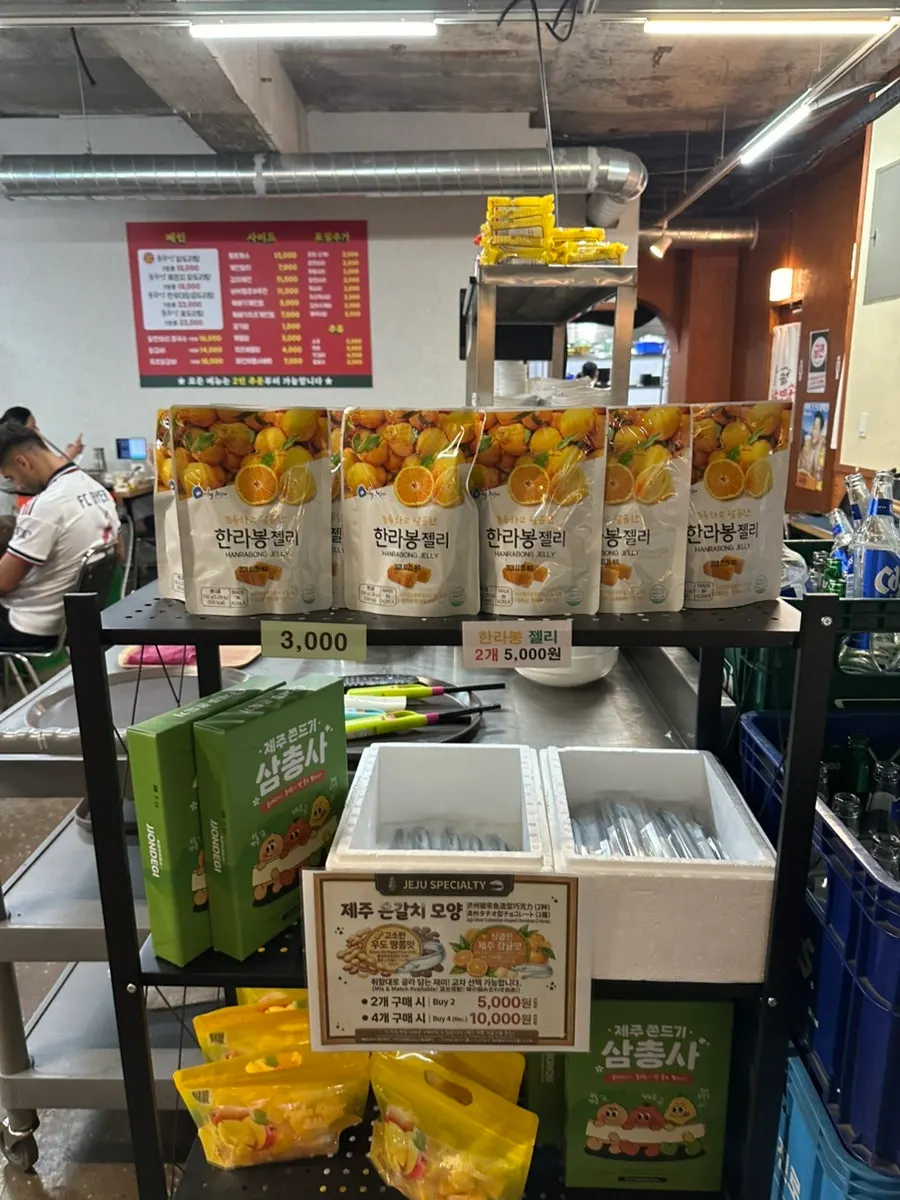 칼국수면까지 넣어 완성한 한 끼