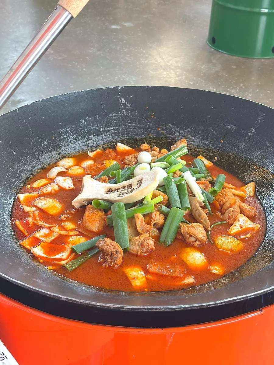 Dakdoritang served in the pot lid with a heap of glass noodles