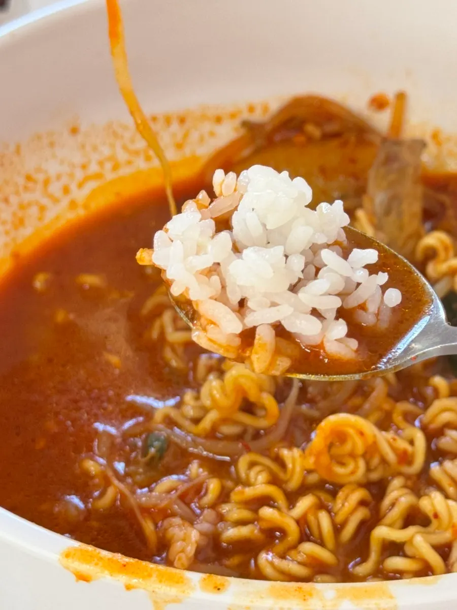 Chewy ramyeon noodles soaked in sauce