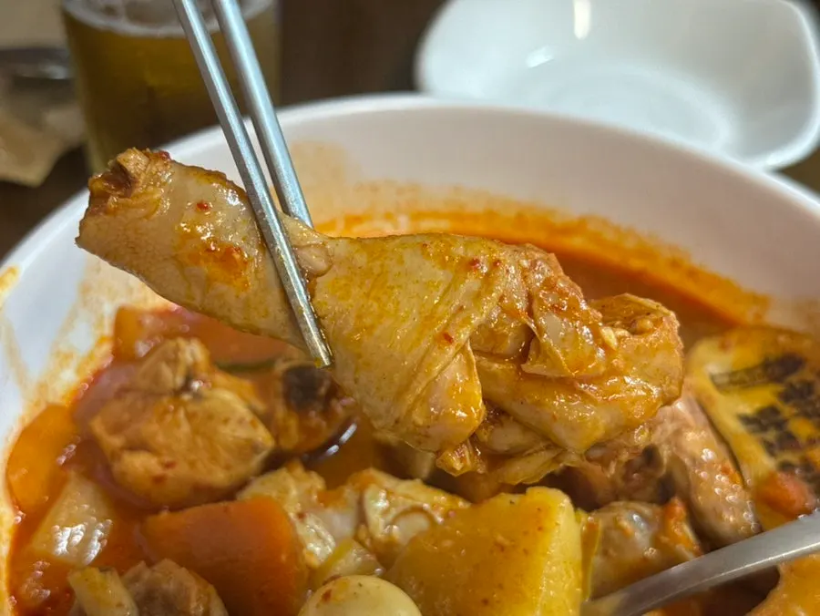 Dakdoritang transferred into a bowl
