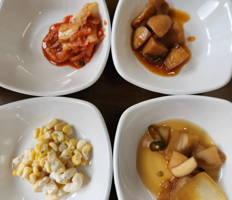 Self-serve corner with basic side dishes