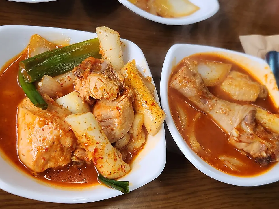 Sotttukkeong dakdoritang with quail eggs, rice cakes, and potatoes