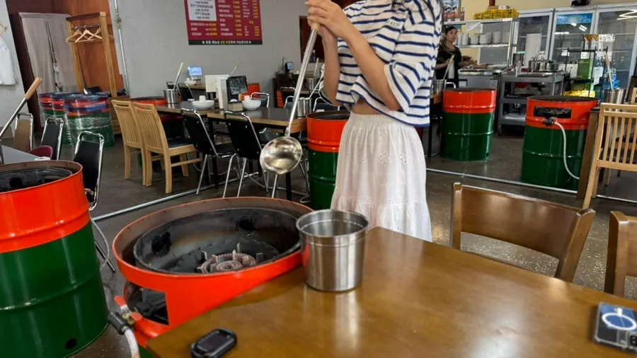 Drum-can table with iron lid burner